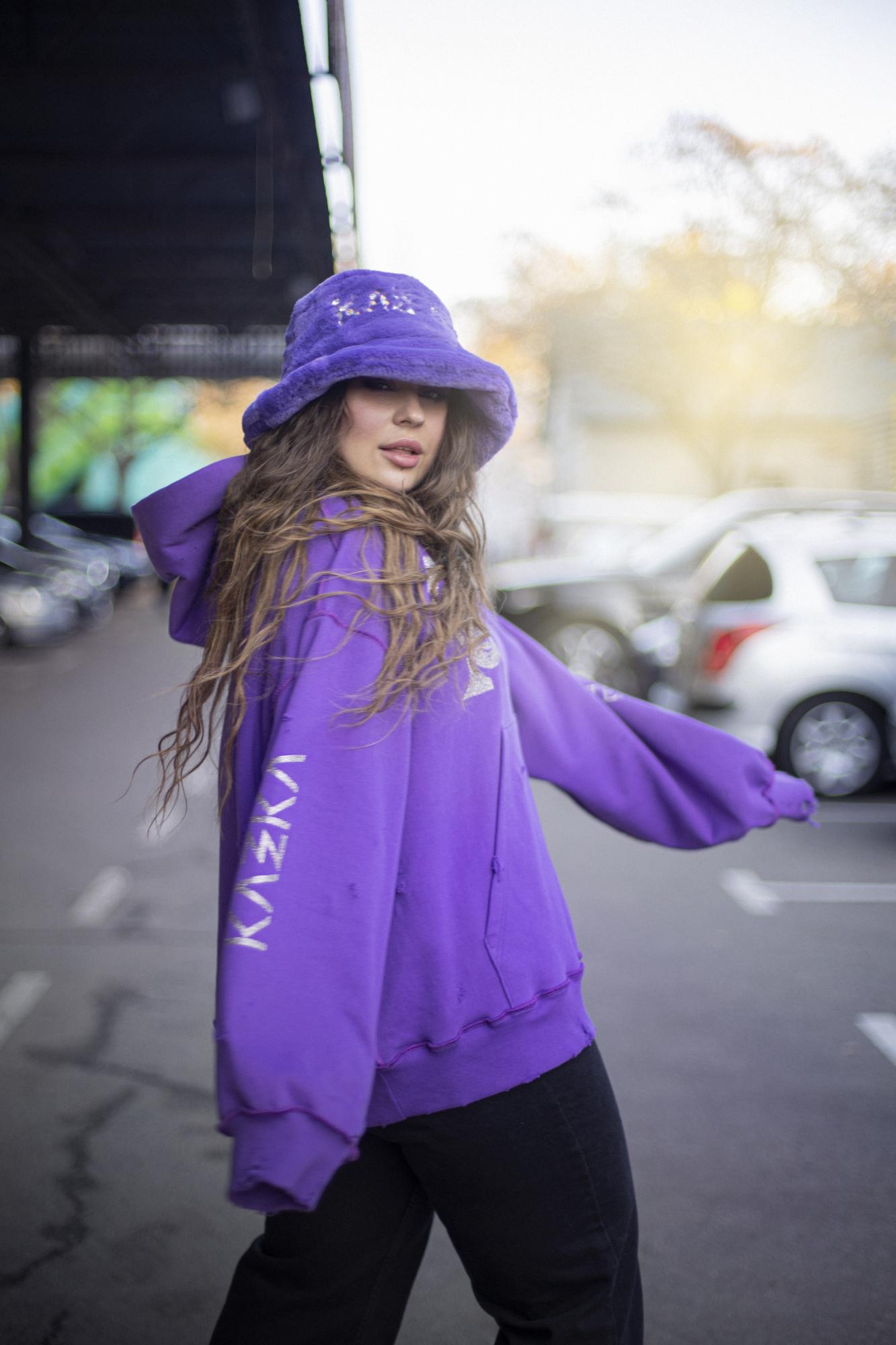 "Не смог справиться с ревностью": KAZKA рассказала о расставании с бойфрендом и сказала, когда выйдет замуж